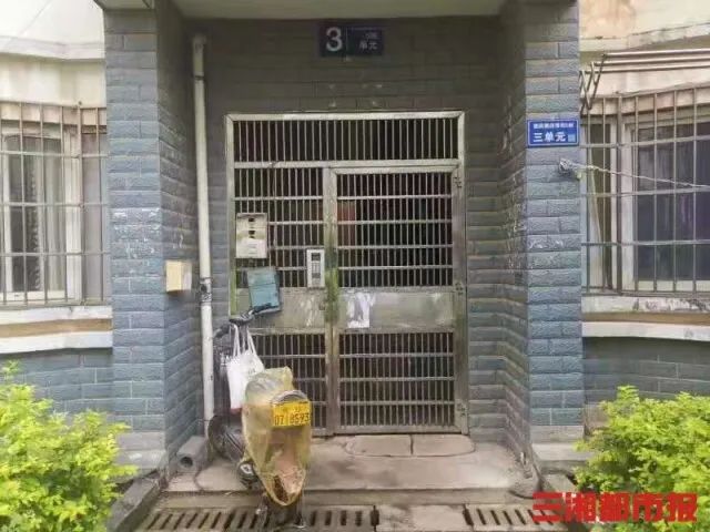 DƬ